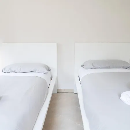 Vatican 4 Bedroom With Private Parking Apartment *